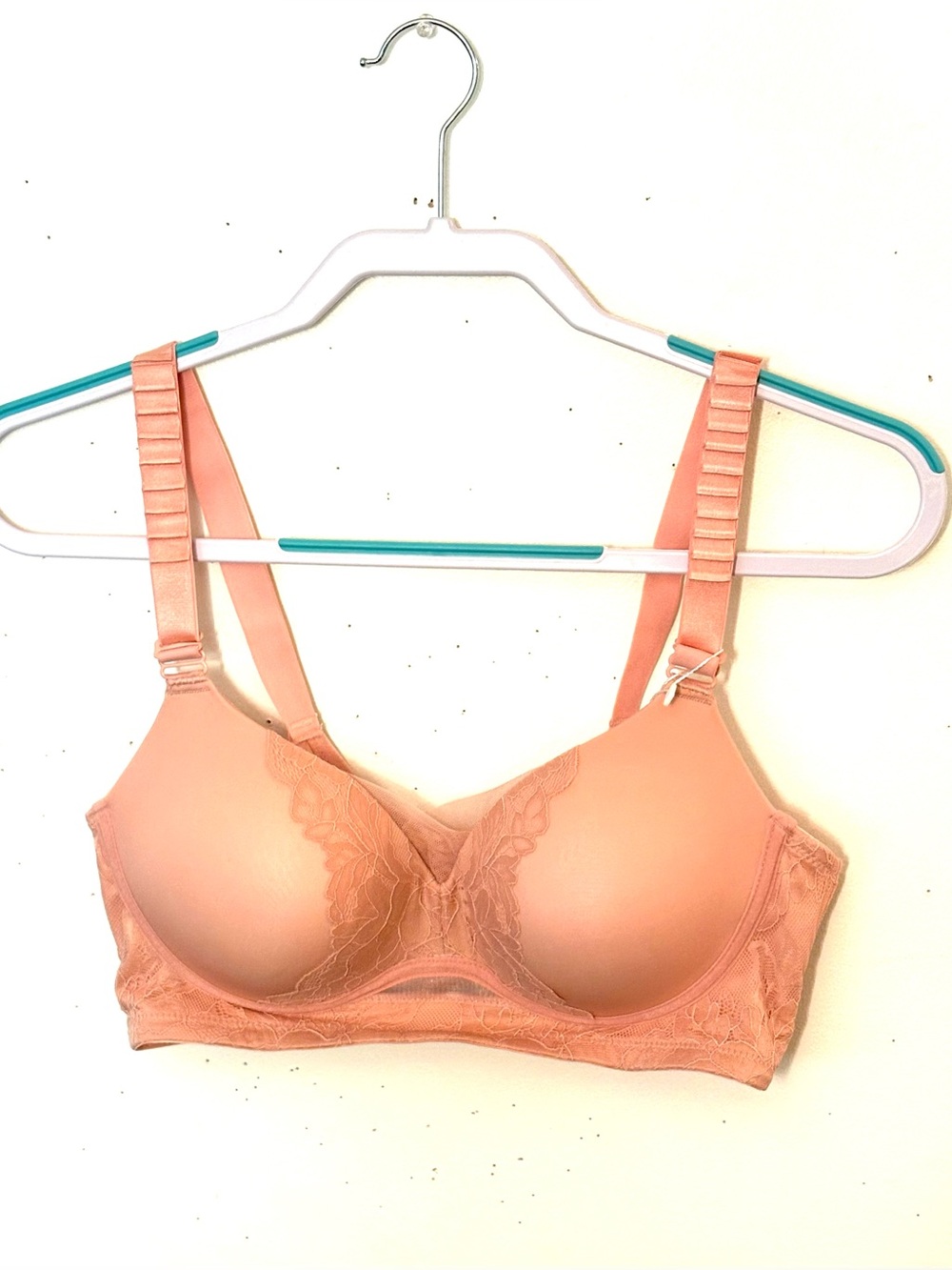 SonaShape Women's Lace-Trim Pink Wireless Bra. Size M. NWT.
